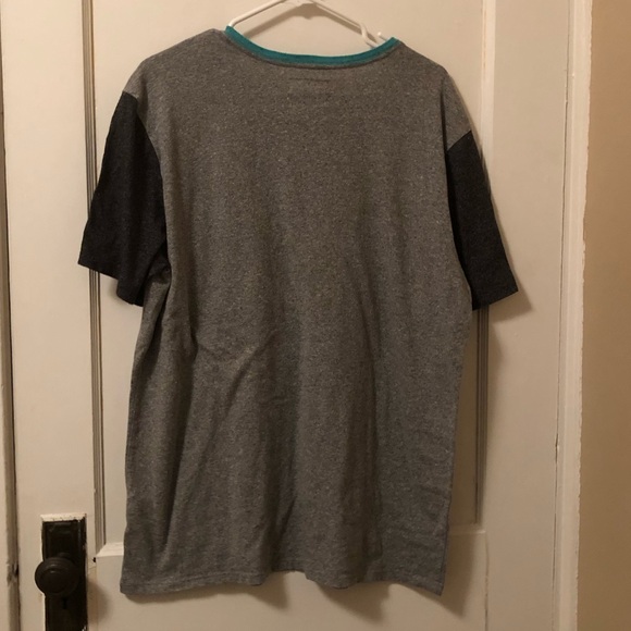 ❌SOLD❌ Men Speckled Gray & Turquoise Pocket Shirt - Picture 2 of 4